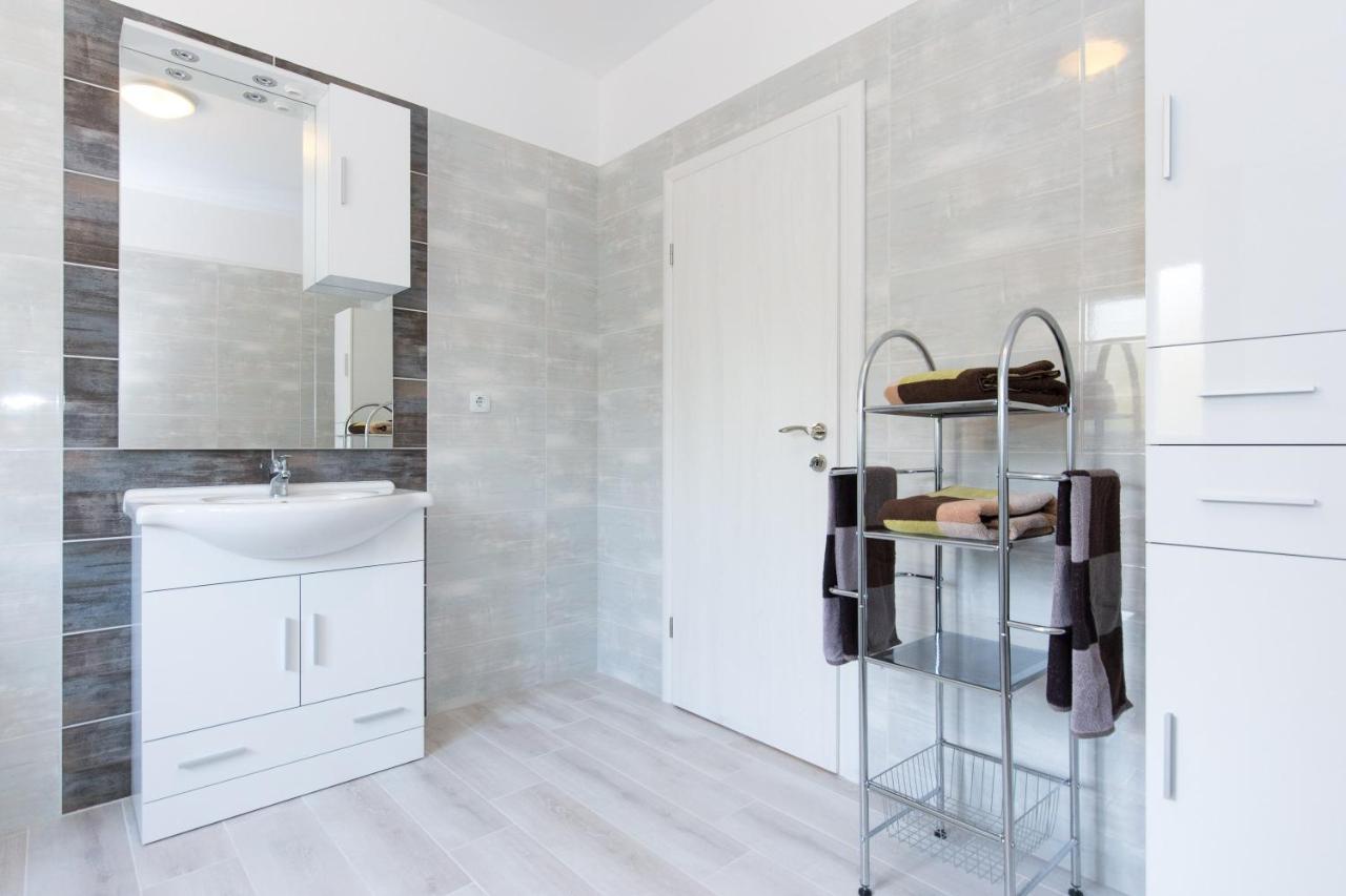 Apartment Dajana Pinezići Zewnętrze zdjęcie